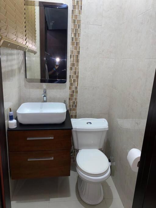 Entire Apartment With Pool Near Ac Marriott Hotel In キングストン エクステリア 写真