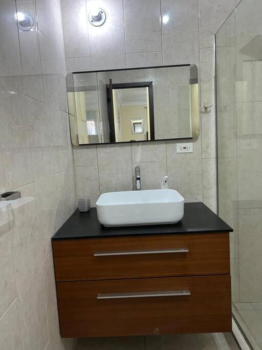 Entire Apartment With Pool Near Ac Marriott Hotel In キングストン エクステリア 写真